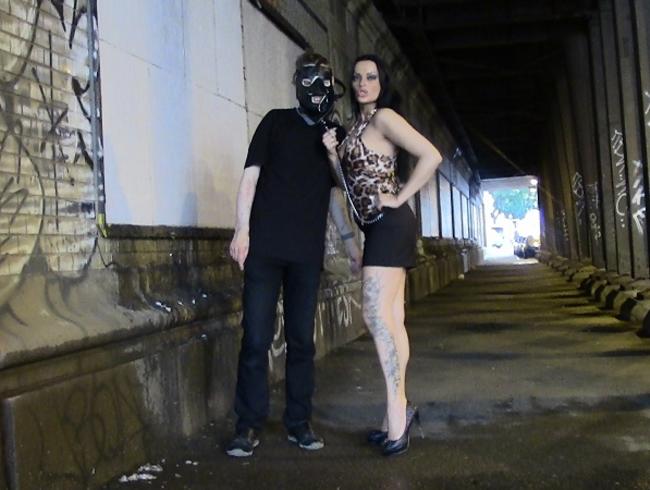 LadyLatoria Porno Video: Unterwegs in Köln